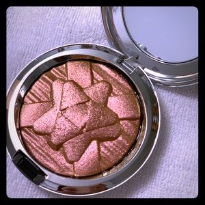 MAC Extra Dimension Skinfinish /Shiny Snowflushed